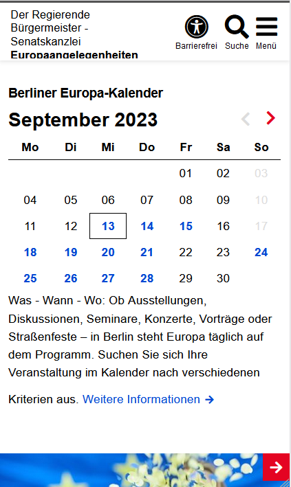 Beispiel der mobilen Ansicht des "Kalender Includes" im Vertical Organisation. Das Kalenderblatt für September mit den Wochen und Wochentagen ist abgebildet. Die Tage, an denen Events eingetragen sind, sind fett markiert und haben blaue, anstatt schwarze Schriftfarbe. Unterhalb des Kalenders ist ein Link mit Pfeil in blauer Schrift zu "weiteren Informationen" gesetzt.