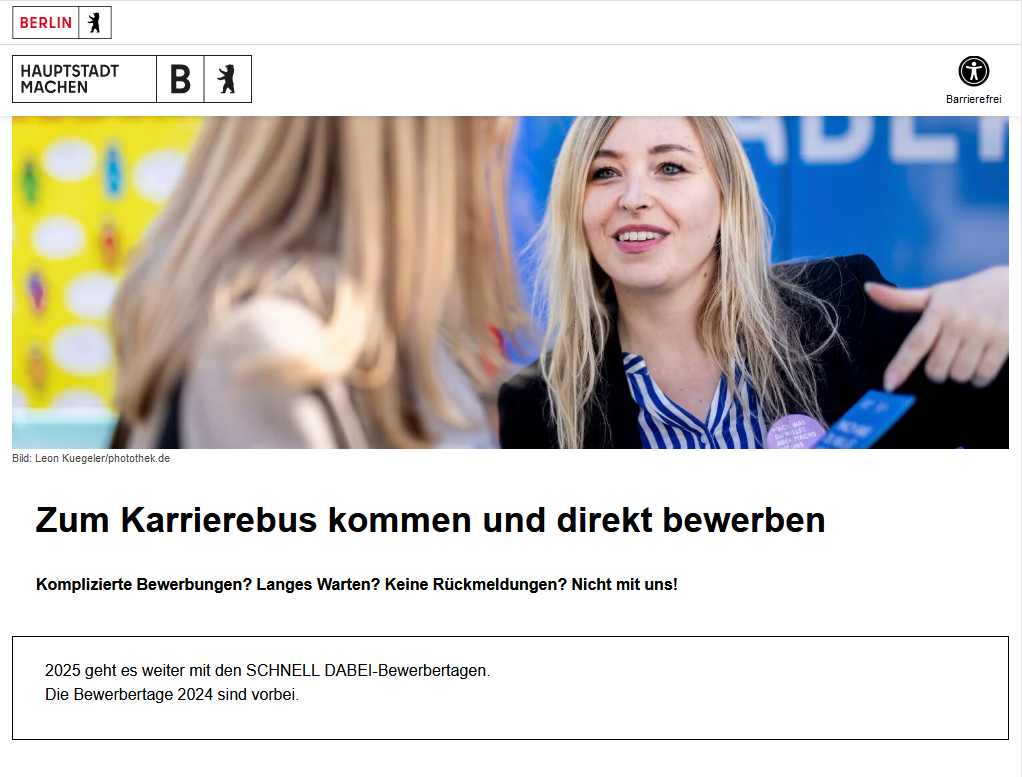 Screenshot der Desktop-Ansicht, zu sehen ist ein Bild auf dem zwei Frauen miteinander kommunizieren, darunter Informationen über den Karrierebus.