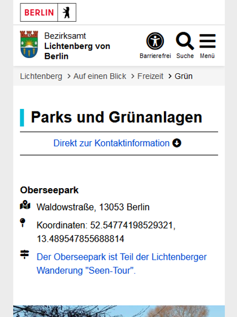 rseepark im Vertical Identität. Es sind ein Karten-Icon vor der Adresse, ein Pin-Icon vor den Koordinaten des Sees und ein Wegweiser-Icon vor einem Link zu weiteren Informationen zu einer Wanderroute zum See zu sehen.