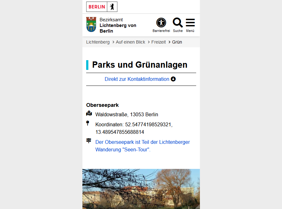 Beispiel der Icon-Liste auf der mobilen Seite des Ba Lichtenberg zum Oberseepark. Es ist ein Karten-Icon vor der Adresse, ein Pin-Icon vor den Koordinaten und ein Wegweiser-Icon vor einem Link zu weiteren Informationen zu einer Tour um den See zu sehen.